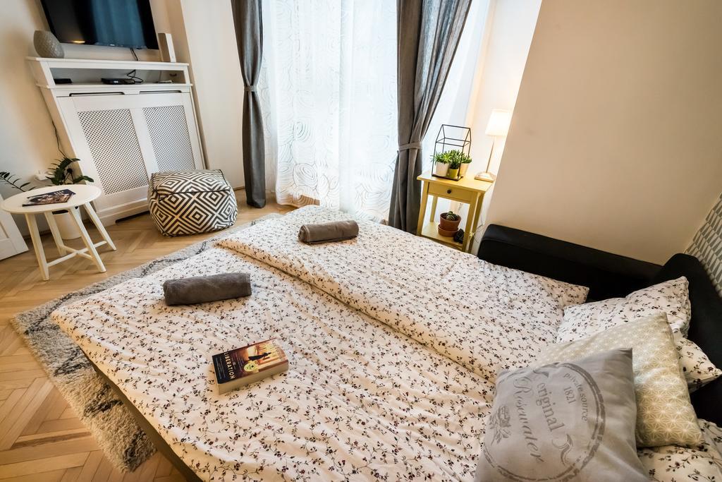 Bpr Charming Design Apartment With Balcony, A/C Boedapest Buitenkant foto